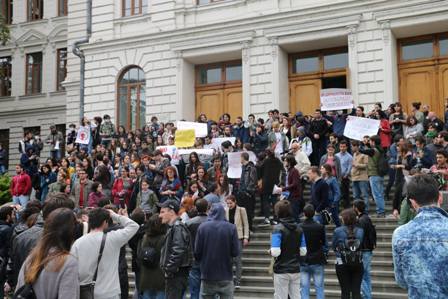 მოძრაობა ,,აუდიტორია115"–ის წარმომადგენლებმა აქცია გამართეს