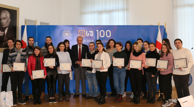 TSU Rector Awards Certificates of Appreciation to Volunteer Students 