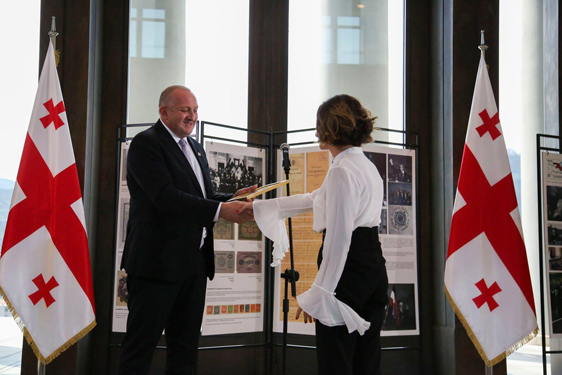 President Awards Winners of Essay Contest “From Independence to Freedom – 100 Years of the Republic”